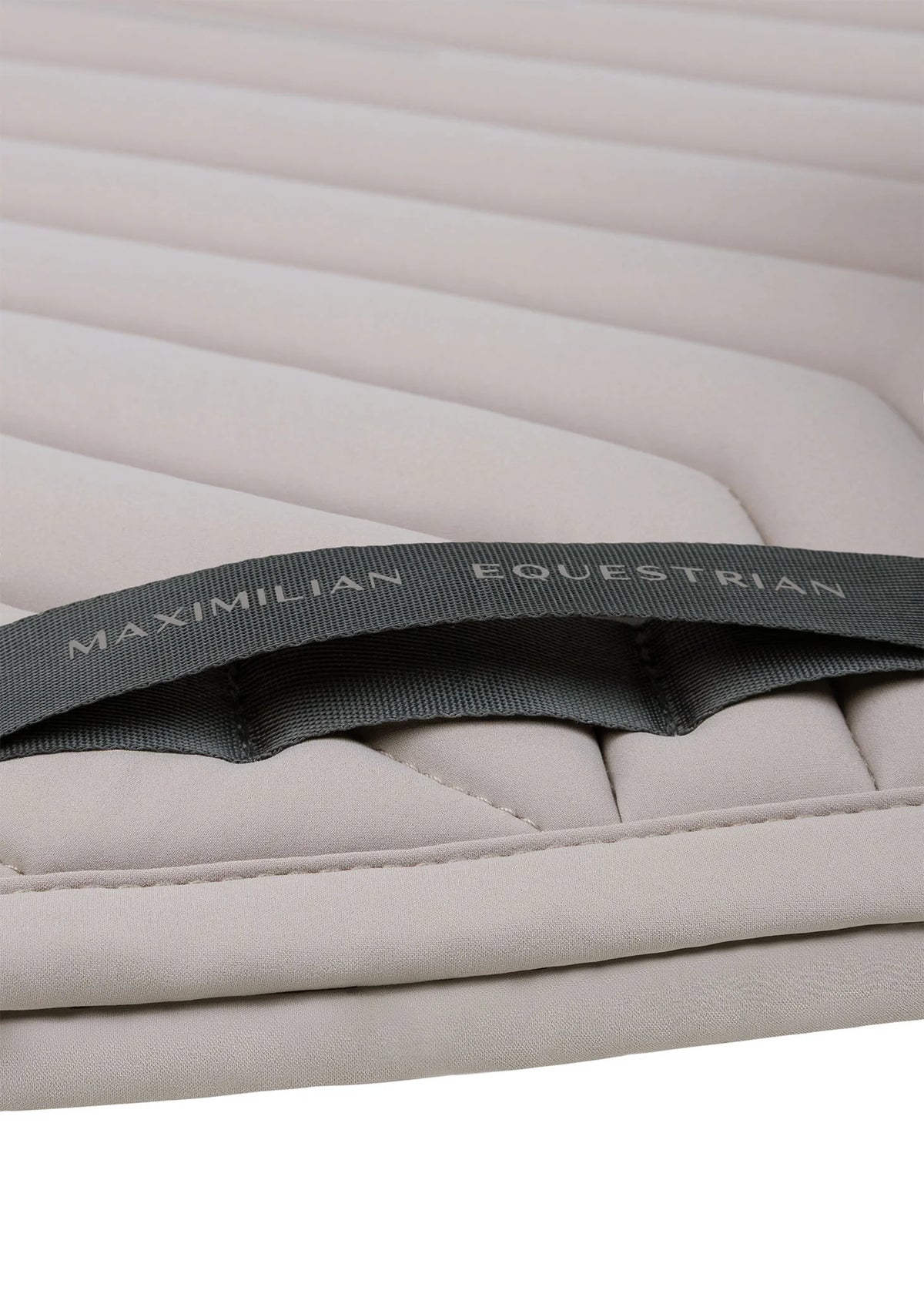 Delta Dressage Saddle Pad (Exclusivo)